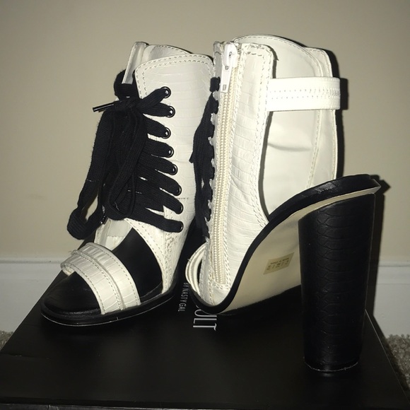 Heels - Picture 3 of 3